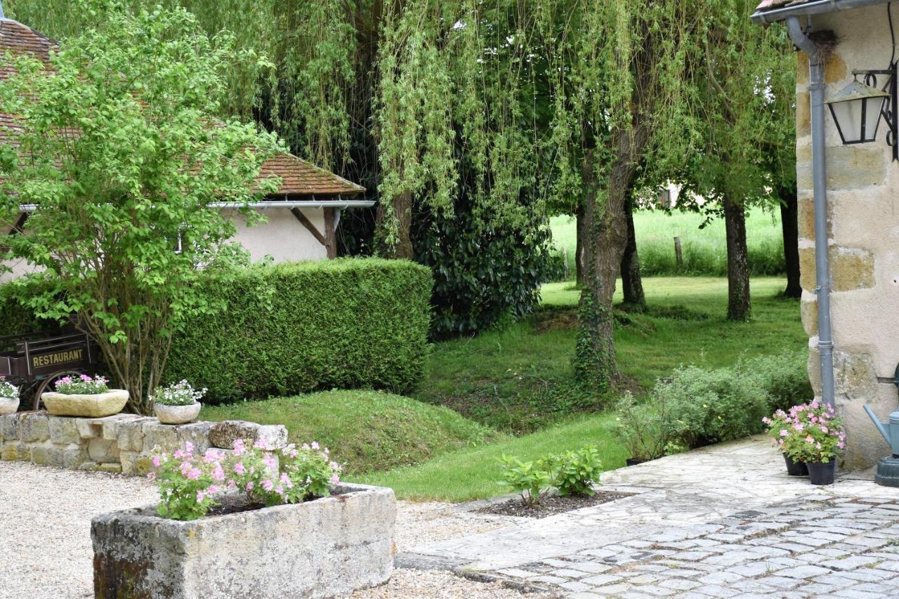Le Petit Chateau De Sainte Colombe Bouges-le-Chateau Kültér fotó