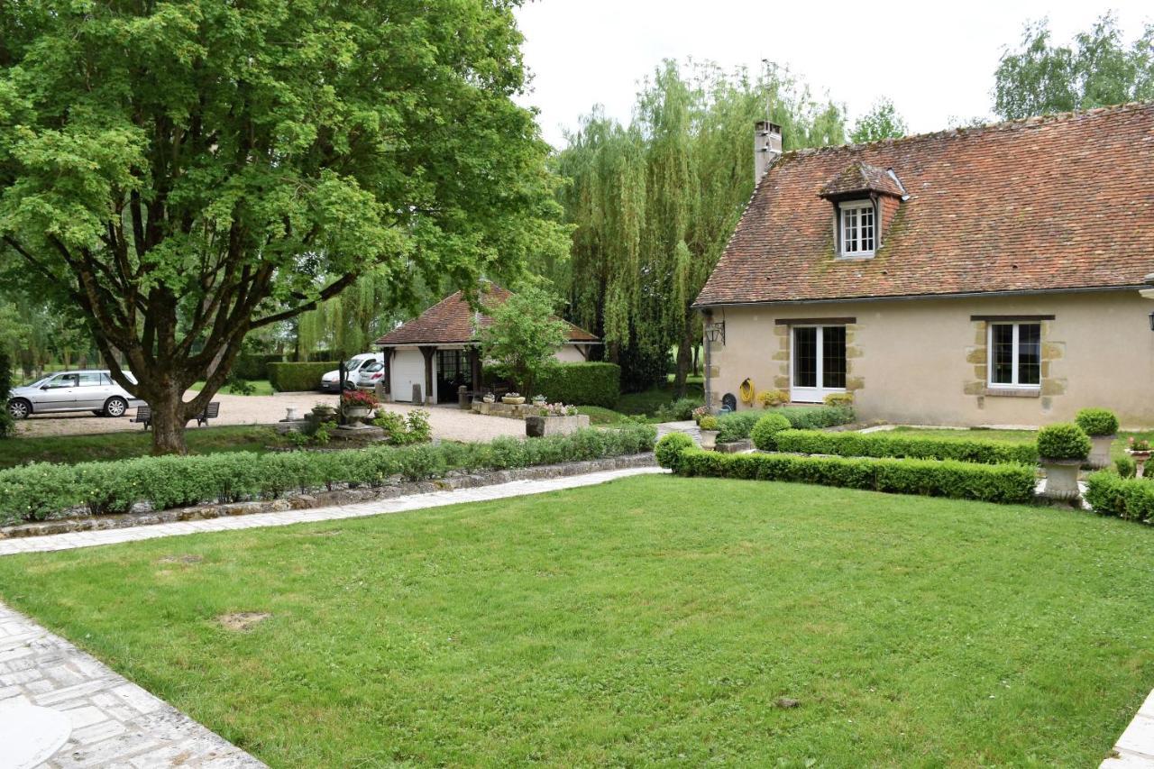 Le Petit Chateau De Sainte Colombe Bouges-le-Chateau Kültér fotó