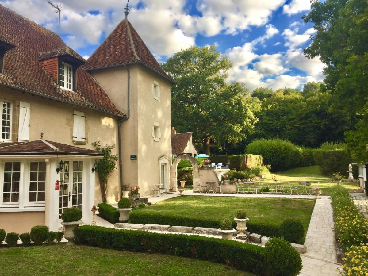 Le Petit Chateau De Sainte Colombe Bouges-le-Chateau Kültér fotó