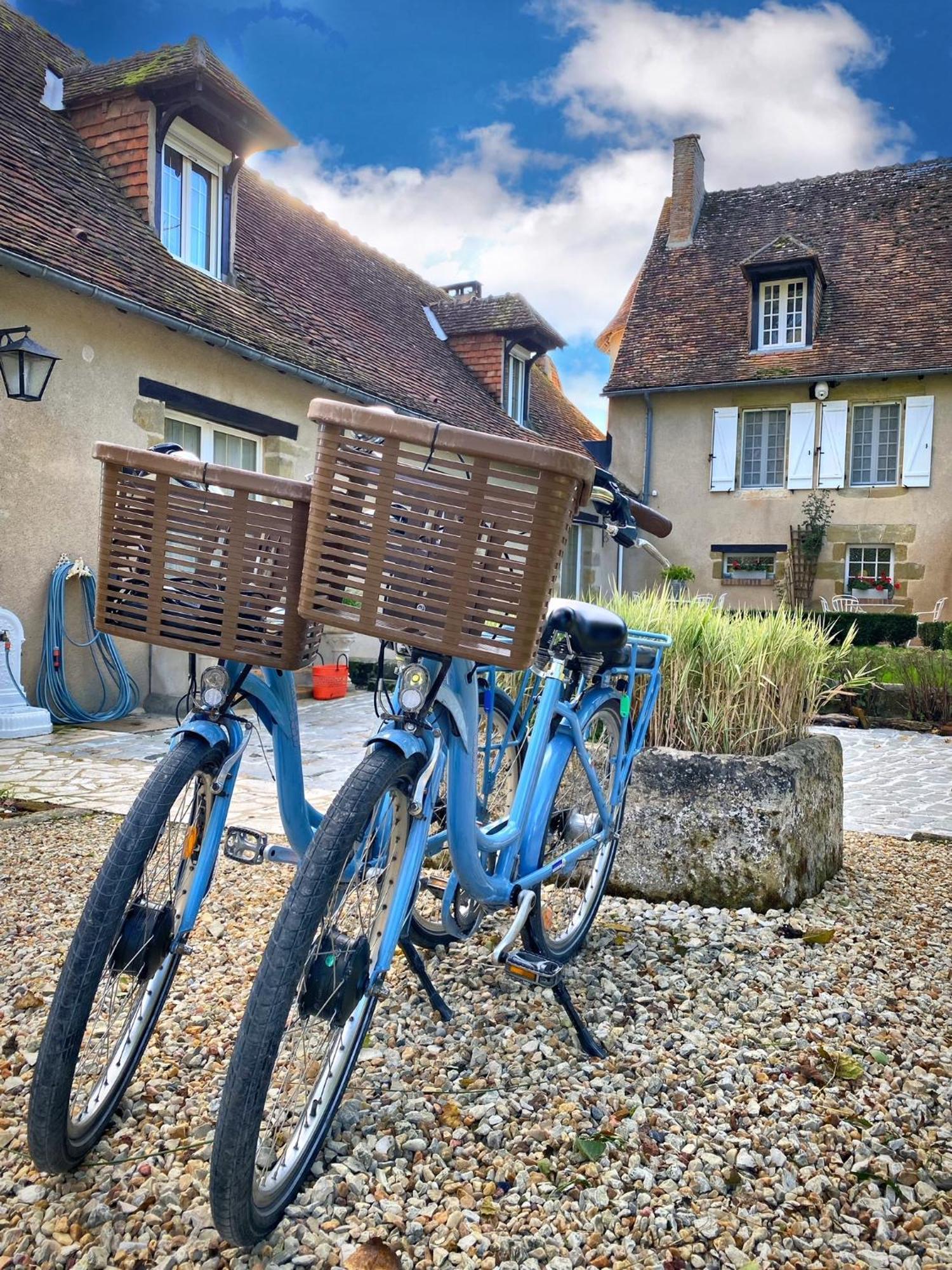 Le Petit Chateau De Sainte Colombe Bouges-le-Chateau Kültér fotó